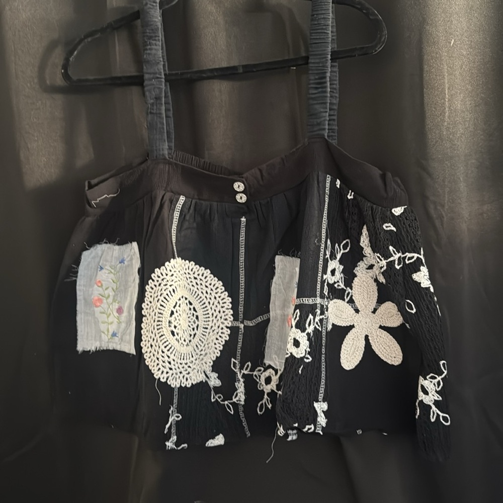 POL Crop Tank Top Black and White crochet lace & appliqué various sizes New - Picture 6 of 8